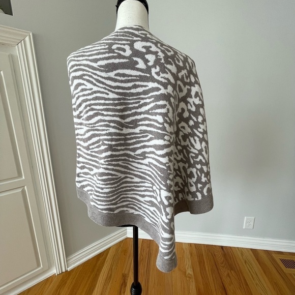 Barefoot Dreams Cozy Chic Ultra lite poncho one size asymmetrical super soft - Picture 2 of 12